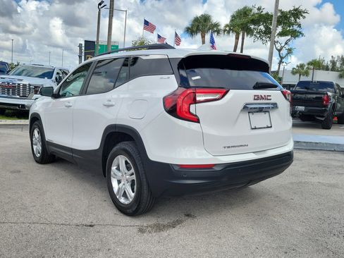 Used 2024 GMC Terrain SLE w/ Driver Convenience Package FWD image 8