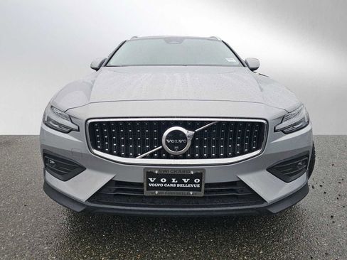 Certified 2025 Volvo V60 B5 Cross Country Plus AWD/4WD image 9