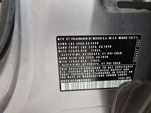 Certified 2022 Volkswagen Taos SEL image 32