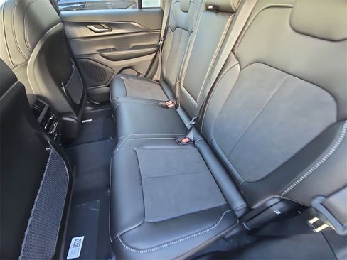 New 2025 Jeep Grand Cherokee Laredo image 15