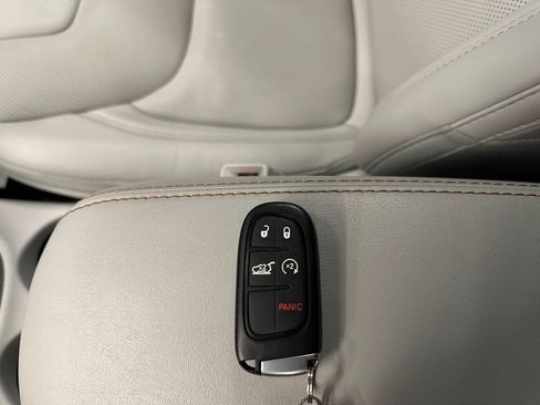 Used 2020 Jeep Cherokee Limited w/ Technology Group AWD/4WD image 16