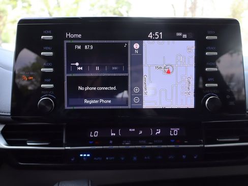 Used 2022 Toyota Sienna Limited image 35