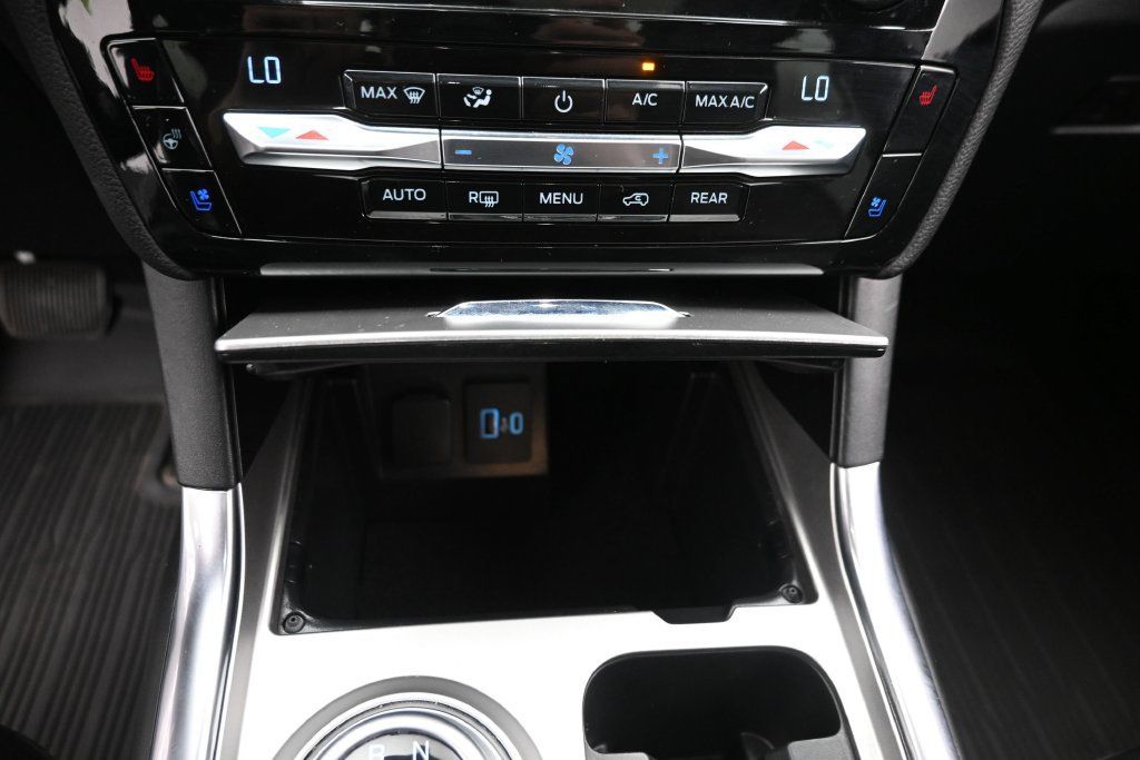 Used 2021 Ford Explorer Limited w/ Equipment Group 301A AWD/4WD image 23