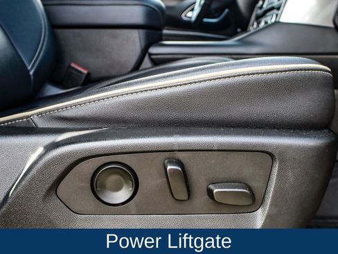 Used 2022 Chevrolet Suburban Premier image 16