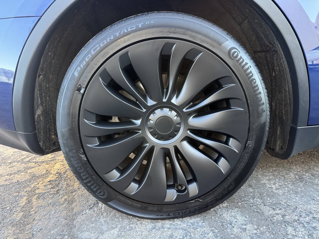 Used 2024 Tesla Model Y Long Range AWD/4WD image 33