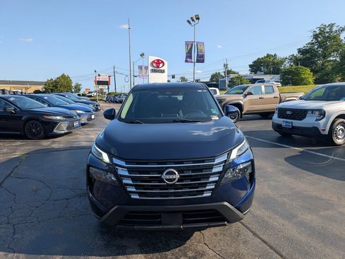 Used 2024 Nissan Rogue SV AWD/4WD image 11