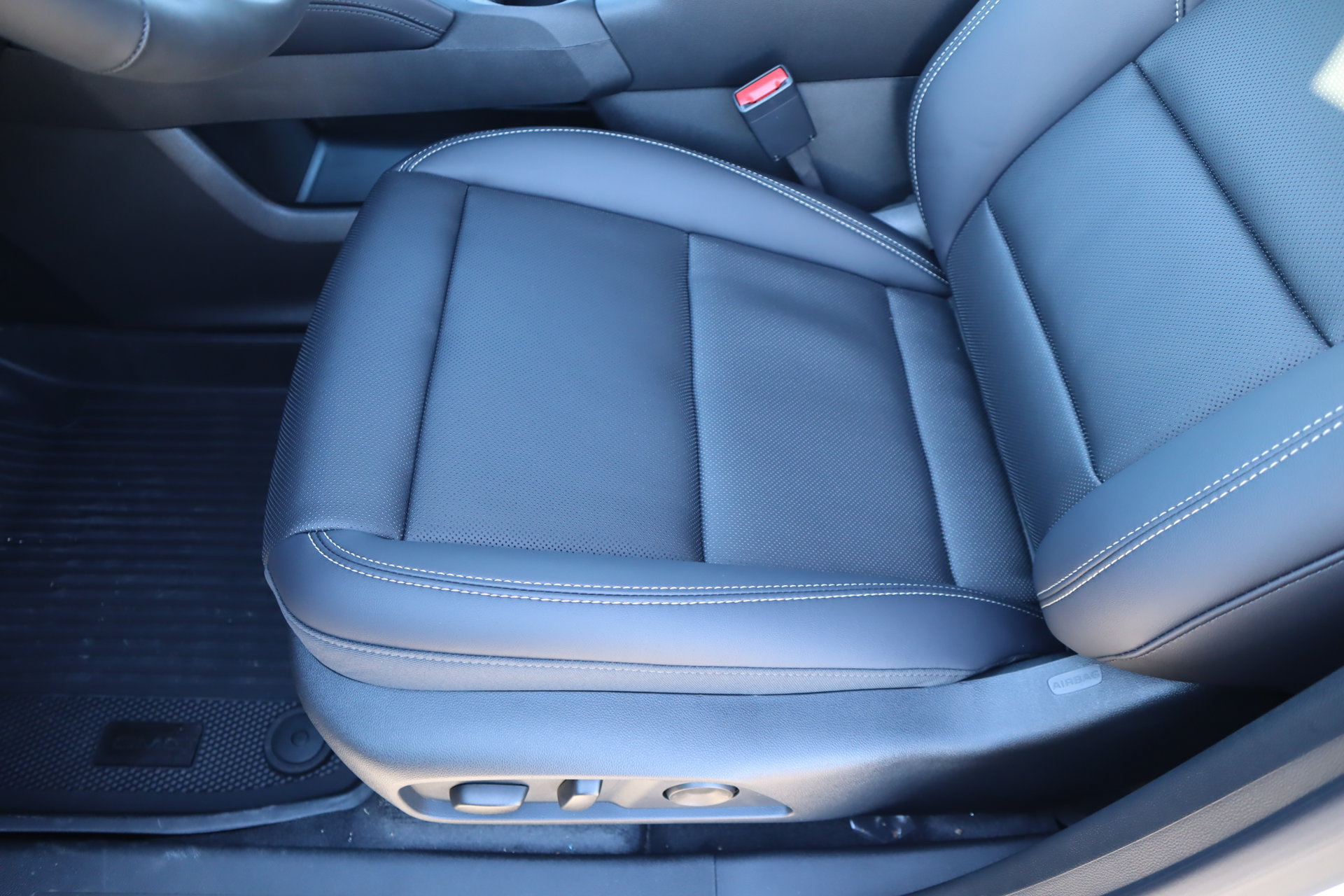 New 2027 GMC Terrain Elevation w/ Elevation Premium Package AWD/4WD image 14
