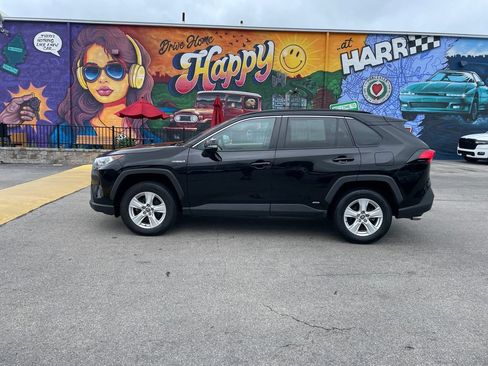 Used 2021 Toyota RAV4 XLE w/ Convenience Package AWD/4WD image 2