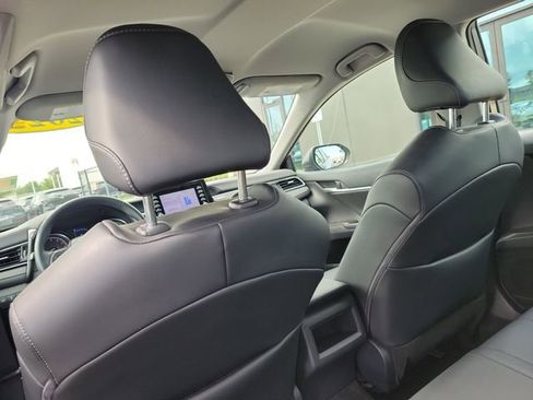 Used 2023 Toyota Camry SE FWD image 10