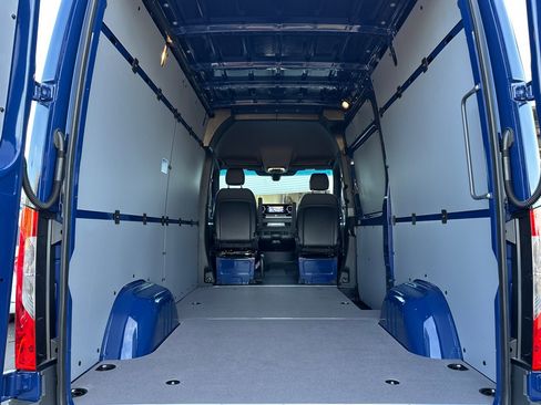 New 2025 Mercedes-Benz Sprinter 2500 image 10