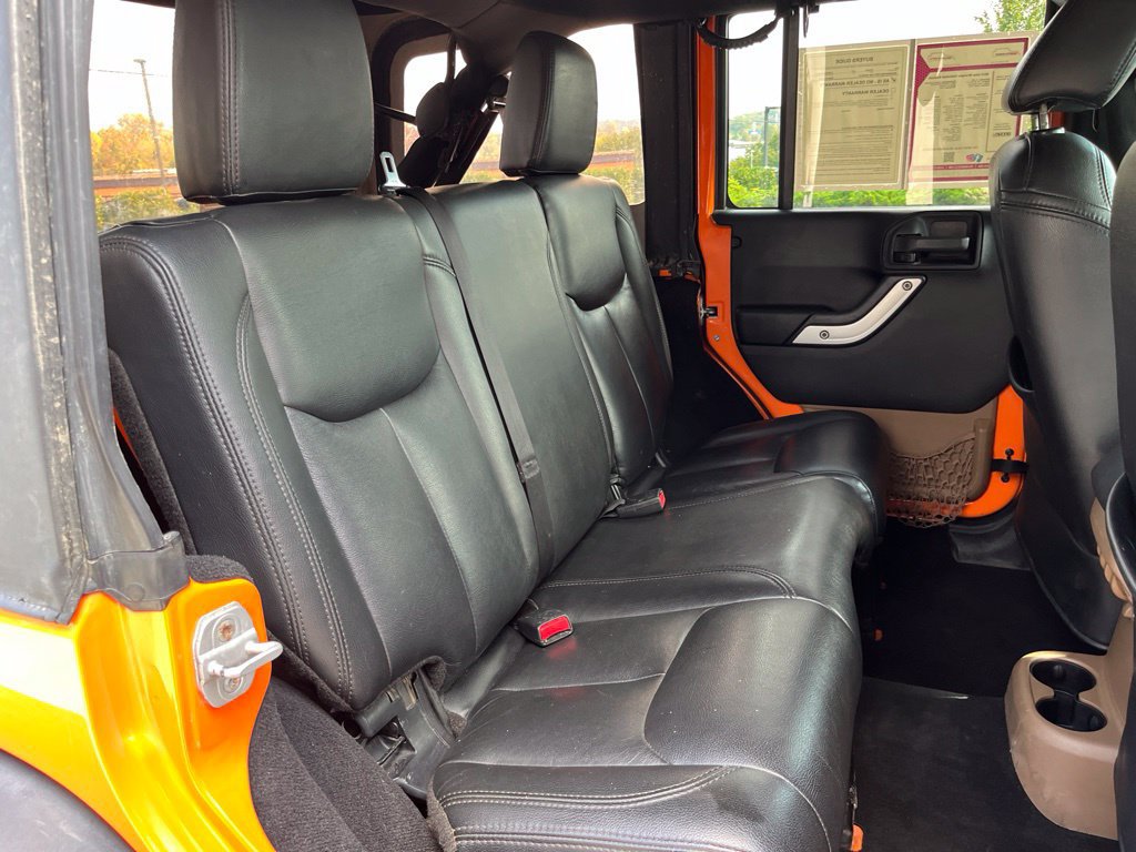 Used 2013 Jeep Wrangler Unlimited Rubicon w/ Connectivity Group AWD/4WD image 23