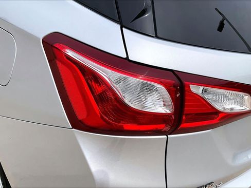 Used 2019 Chevrolet Equinox LT w/ LPO, Cargo Package FWD image 26