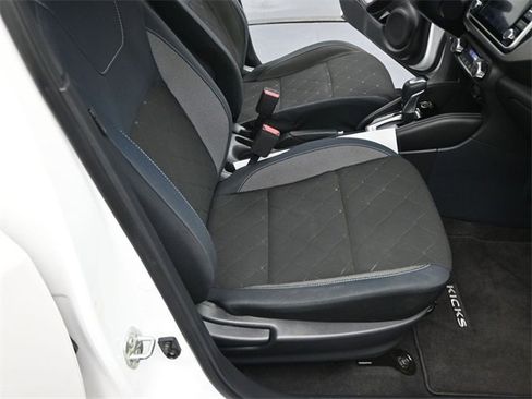 Used 2018 Nissan Kicks SV image 25