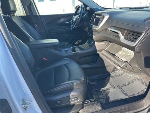 Used 2024 GMC Terrain SLT image 40