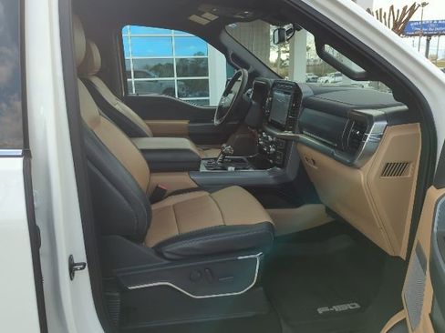 Used 2023 Ford F150 Lariat w/ Trailer Tow Package image 19