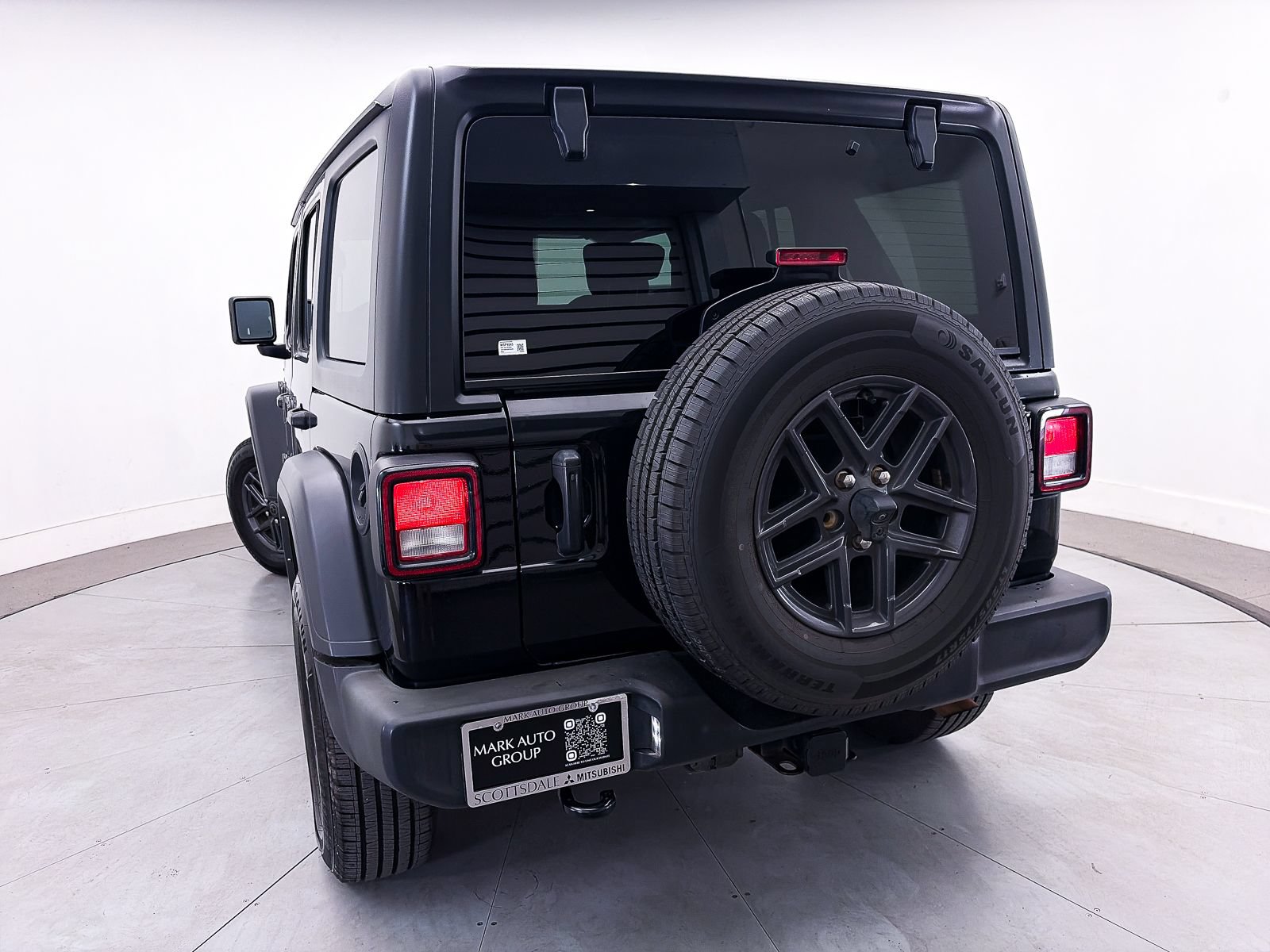 Used 2024 Jeep Wrangler Unlimited Sport AWD/4WD image 4