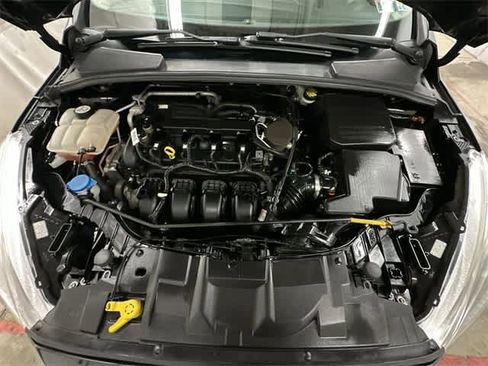 Used 2016 Ford Focus SE w/ SE Cold Weather Package image 23