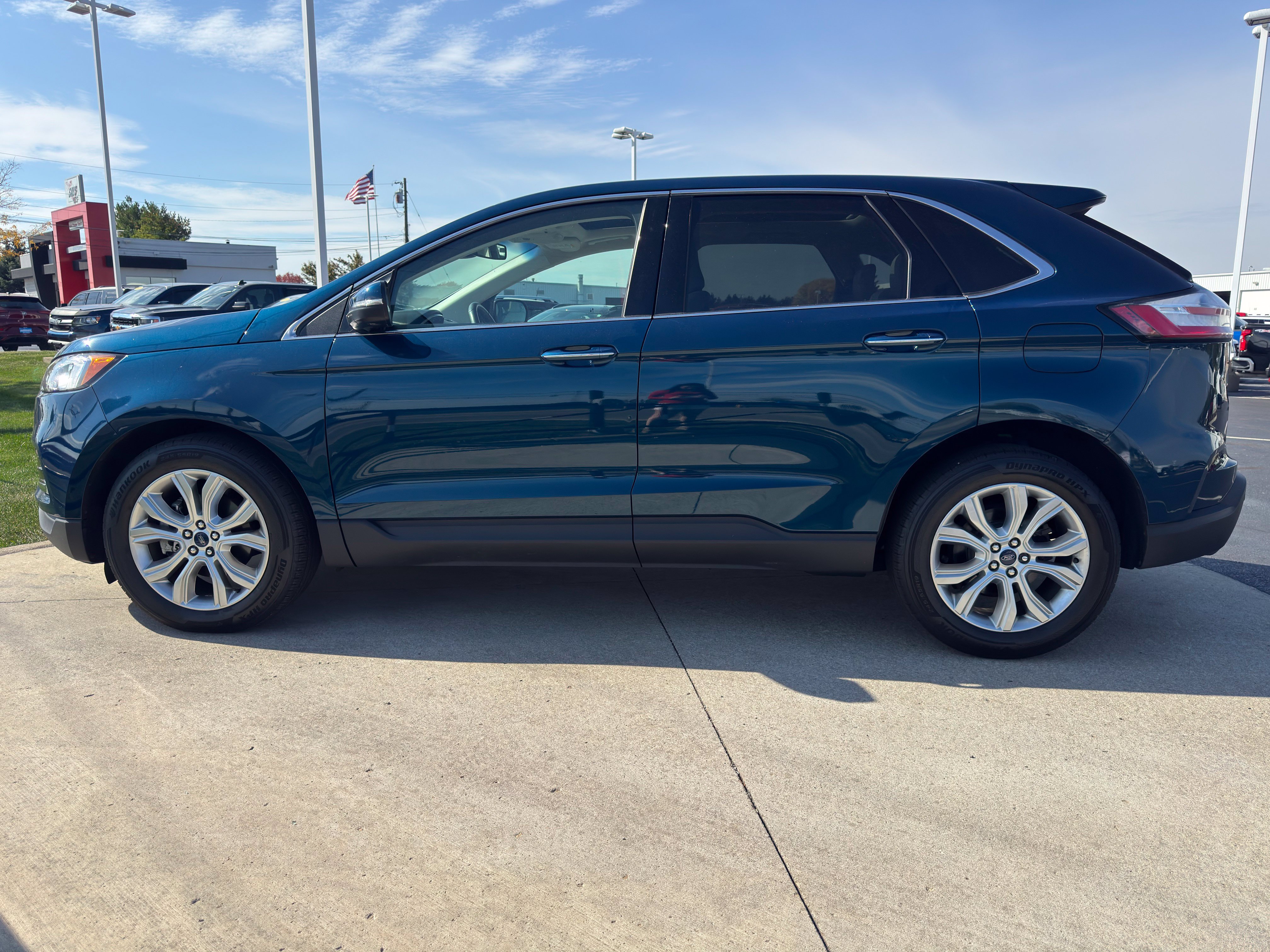 Used 2020 Ford Edge Titanium FWD image 4
