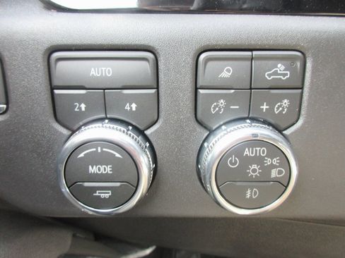 New 2026 GMC Sierra 1500 SLT w/ SLT Premium Package image 17