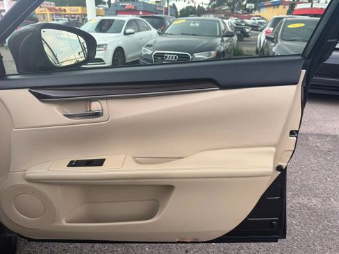 Used 2013 Lexus ES 350 w/ Luxury Pkg FWD image 15