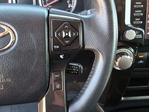 Used 2022 Toyota 4Runner TRD Off-Road Premium AWD/4WD image 26