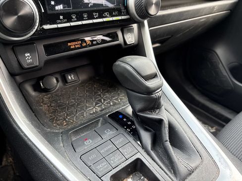 Used 2019 Toyota RAV4 LE w/ All Weather Liner Package AWD/4WD image 11
