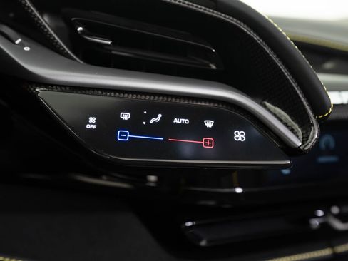 Used 2022 Ferrari SF90 Spider image 23