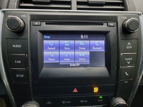 Used 2017 Toyota Camry SE image 22