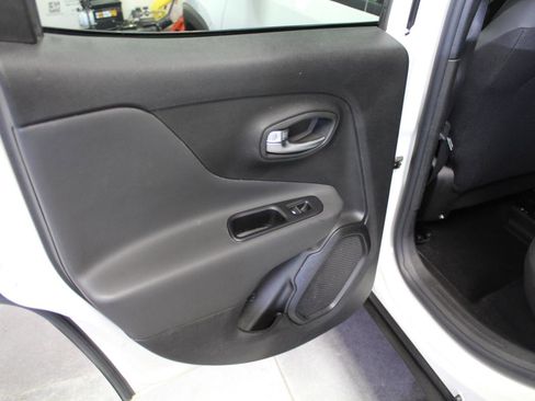 Used 2020 Jeep Renegade Altitude AWD/4WD image 20