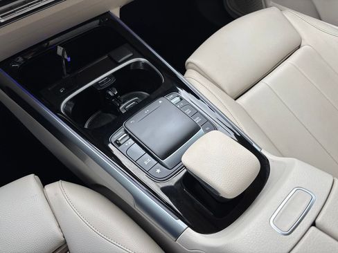 Used 2022 Mercedes-Benz GLB 250 w/ Premium Package Lite image 31