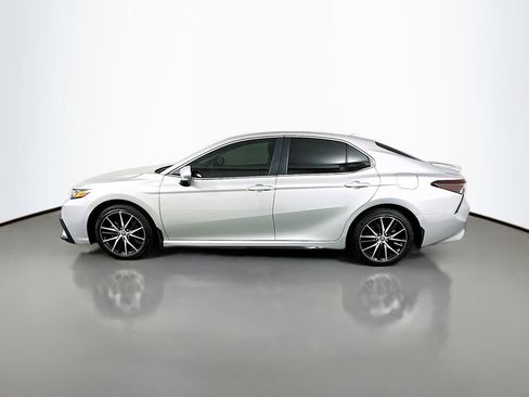 Used 2024 Toyota Camry SE image 8