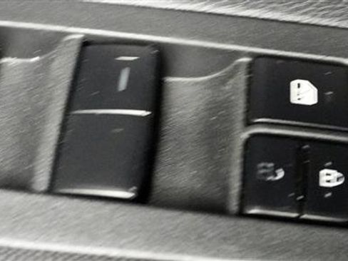 Used 2022 Toyota Corolla LE image 29