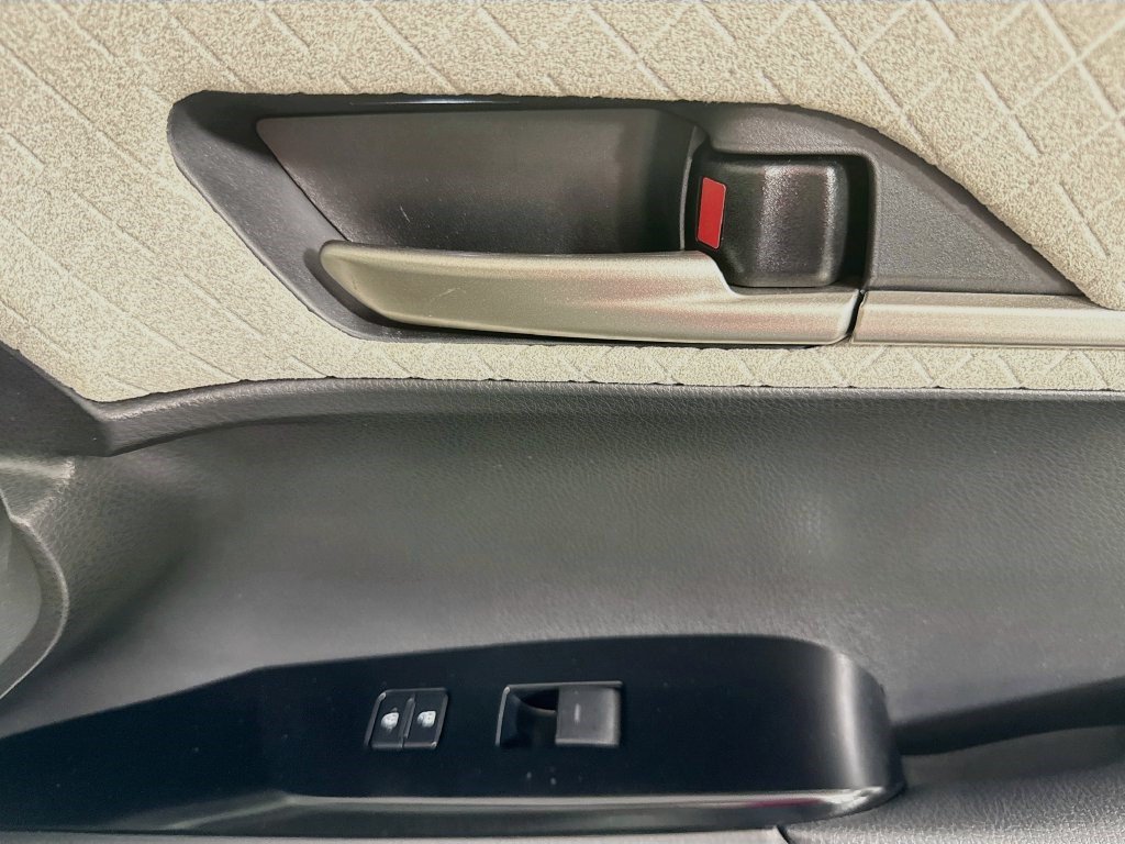 Used 2025 Toyota Camry XLE FWD image 30