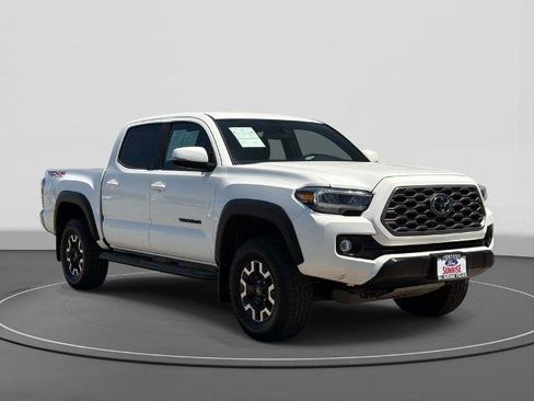 Used 2023 Toyota Tacoma TRD Off-Road w/ Black Out Package (TMS) AWD/4WD image 4