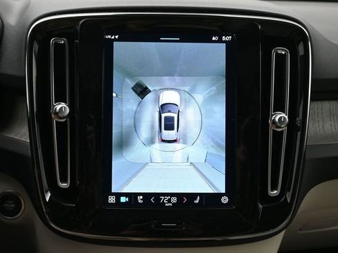 Used 2023 Volvo XC40 B4 Plus w/ Driver Assist Package image 21