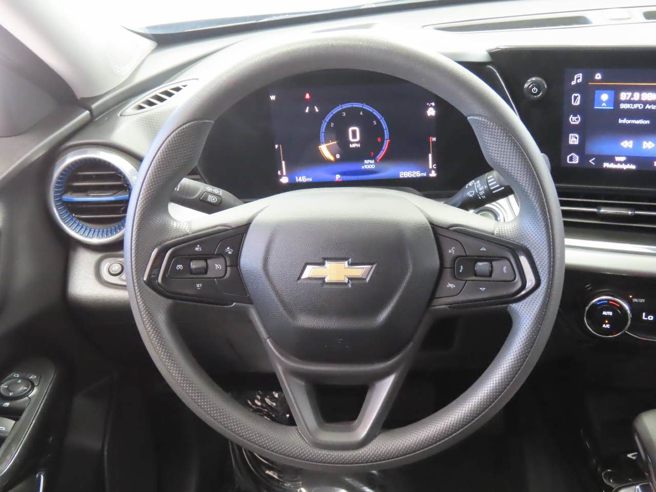 Used 2025 Chevrolet Trax LT FWD image 10
