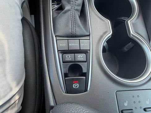 Certified 2022 Toyota Camry XLE w/ Cold Weather Package FWD image 18