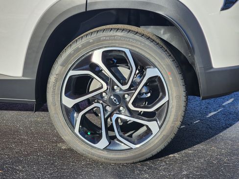 New 2026 Chevrolet Trax RS w/ Sunroof Package image 9