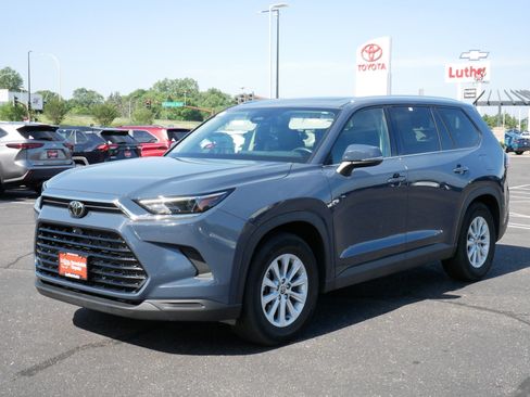 Used 2025 Toyota Grand Highlander AWD image 3