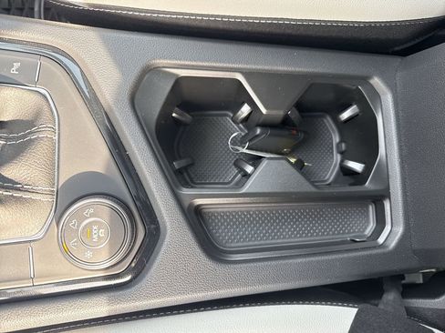 New 2025 Volkswagen Taos SE image 38