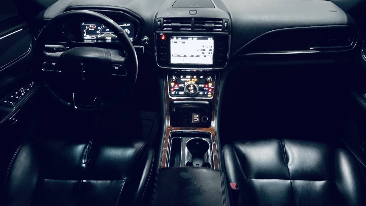 Used 2019 Lincoln Continental Premiere FWD image 38