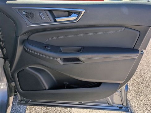 Used 2024 Ford Edge Titanium image 39