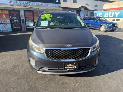 Used 2017 Kia Sedona LX w/ LX Essentials Premium Package FWD image 6
