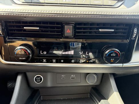 Used 2021 Nissan Rogue SV FWD image 27