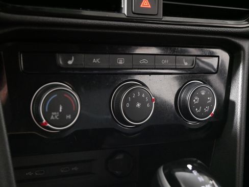 Certified 2023 Volkswagen Taos SE image 23