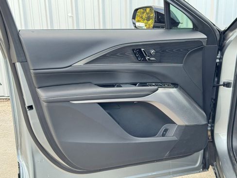 Used 2025 Cadillac Lyriq Luxury image 41