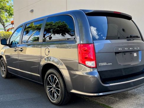 Used 2019 Dodge Grand Caravan GT FWD image 3