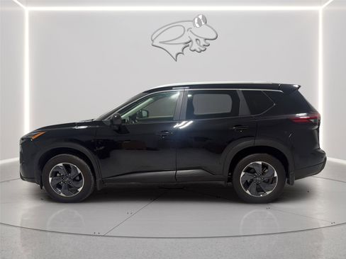 Used 2024 Nissan Rogue SV w/ SV Premium Package FWD image 3