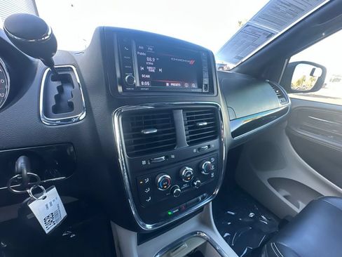 Used 2019 Dodge Grand Caravan SXT FWD image 34