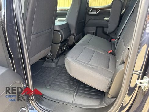 New 2025 GMC Sierra 1500 SLE image 18